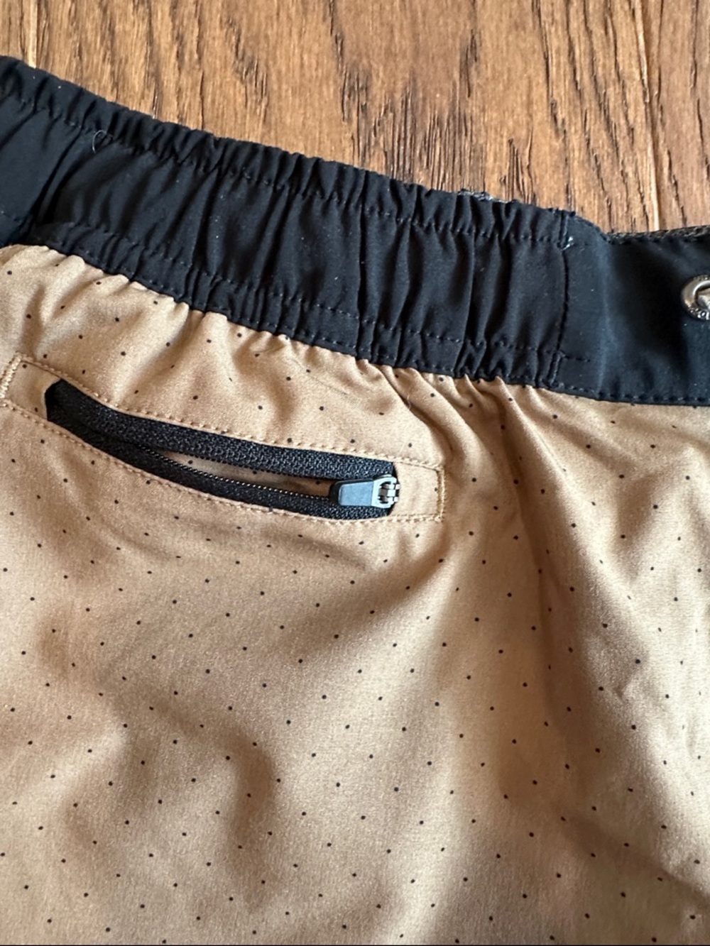 Vuori Shorts - Picture 3 of 5